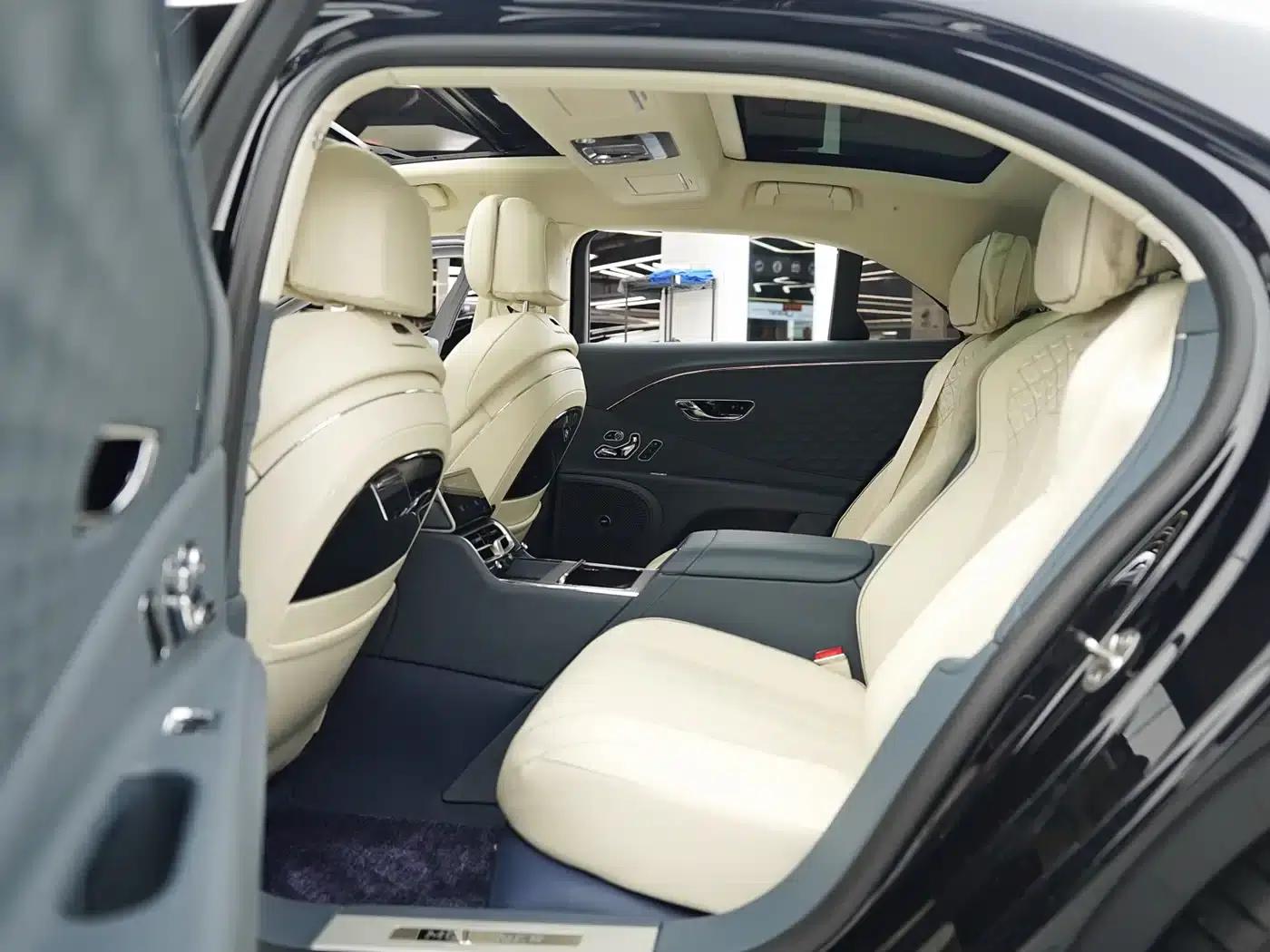 Flying Spur Plug-in Hybrid 2025 4.0T V8 Mulliner — миниатюра 16