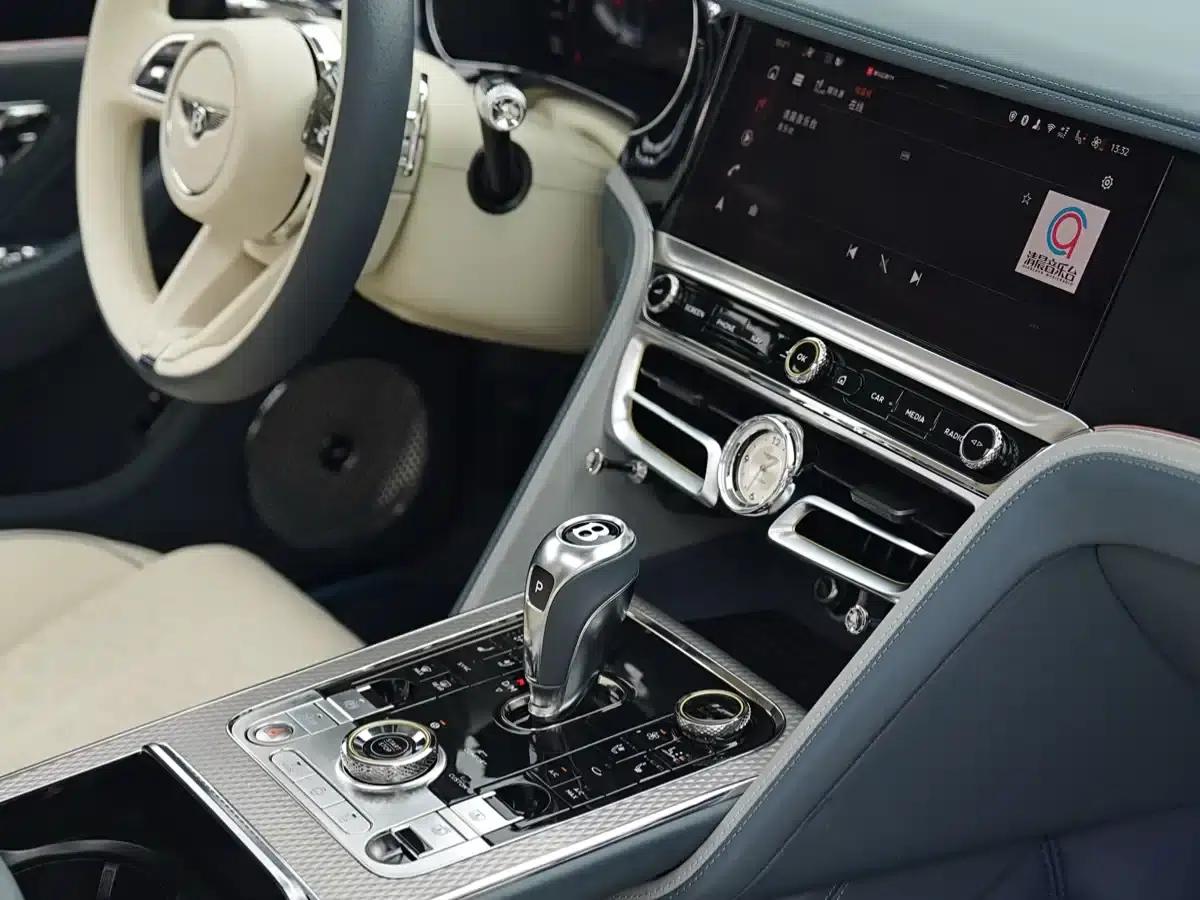 Flying Spur Plug-in Hybrid 2025 4.0T V8 Mulliner — миниатюра 18