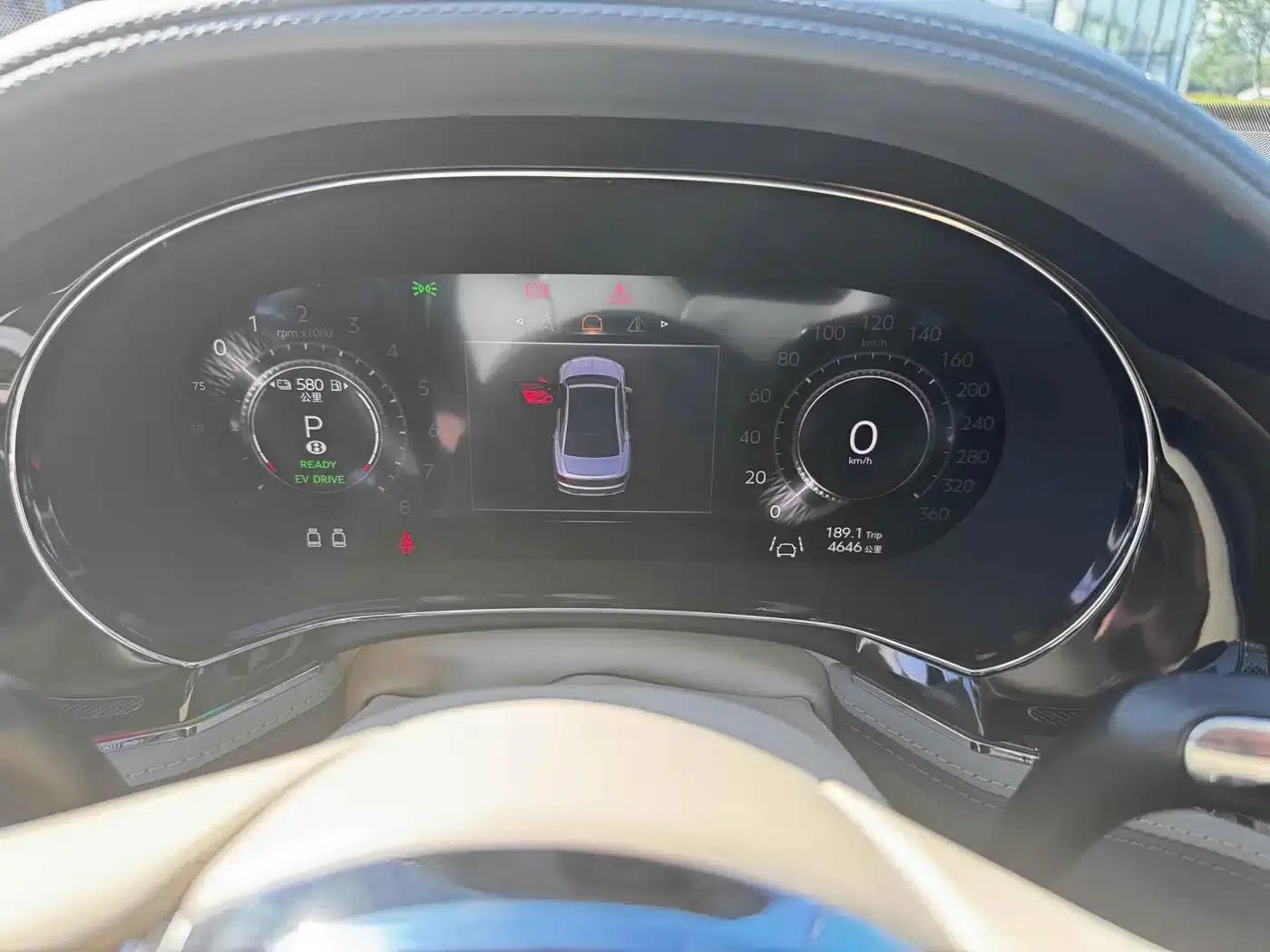 Flying Spur Plug-in Hybrid 2025 4.0T V8 Mulliner — миниатюра 5