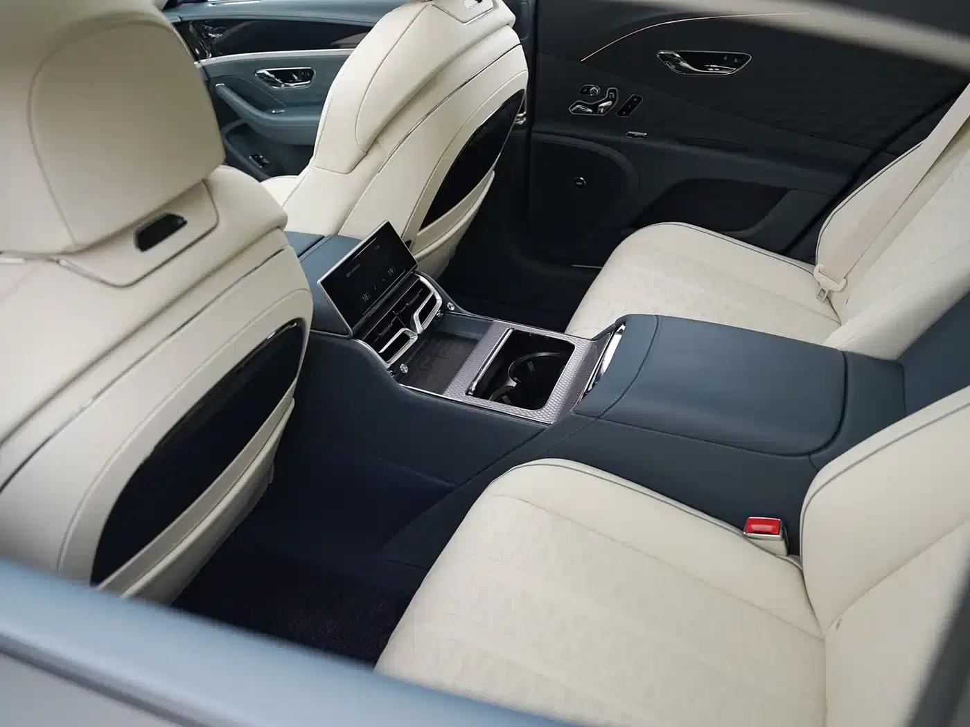 Flying Spur Plug-in Hybrid 2025 4.0T V8 Mulliner — миниатюра 9