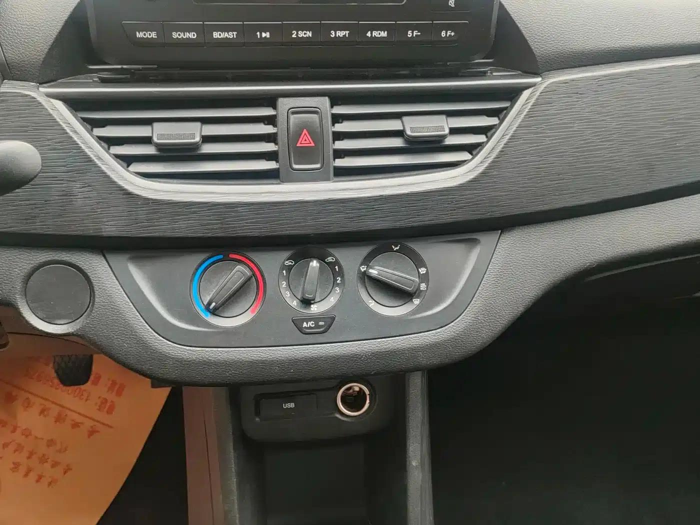Baojun 310 2016 1.2L Manual Comfort Model — миниатюра 15