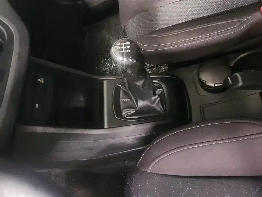 Baojun 310 2016 1.2L Manual Comfort Model — миниатюра 16