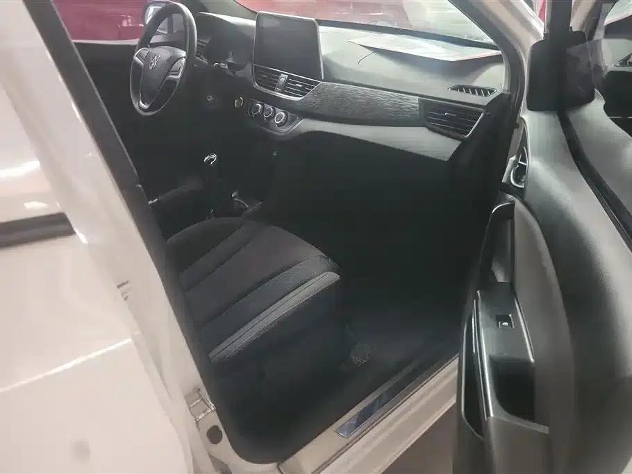 Baojun 310 2016 1.2L Manual Comfort Model — миниатюра 8