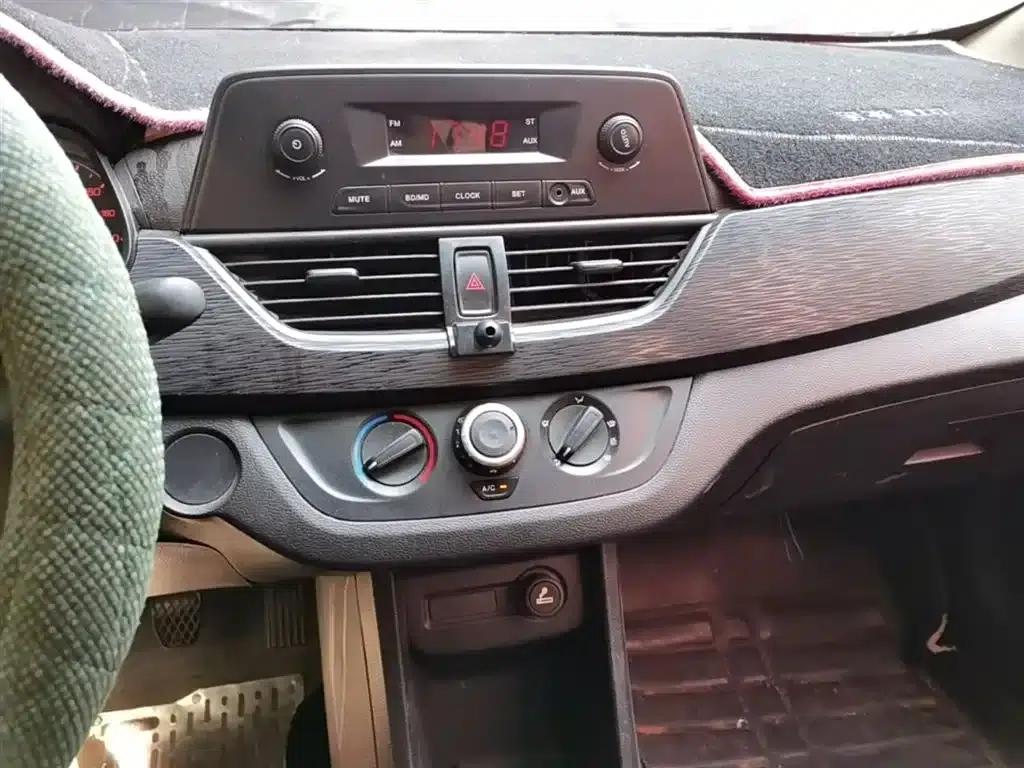 Baojun 310 2016 1.2L Manual Value Edition — миниатюра 13