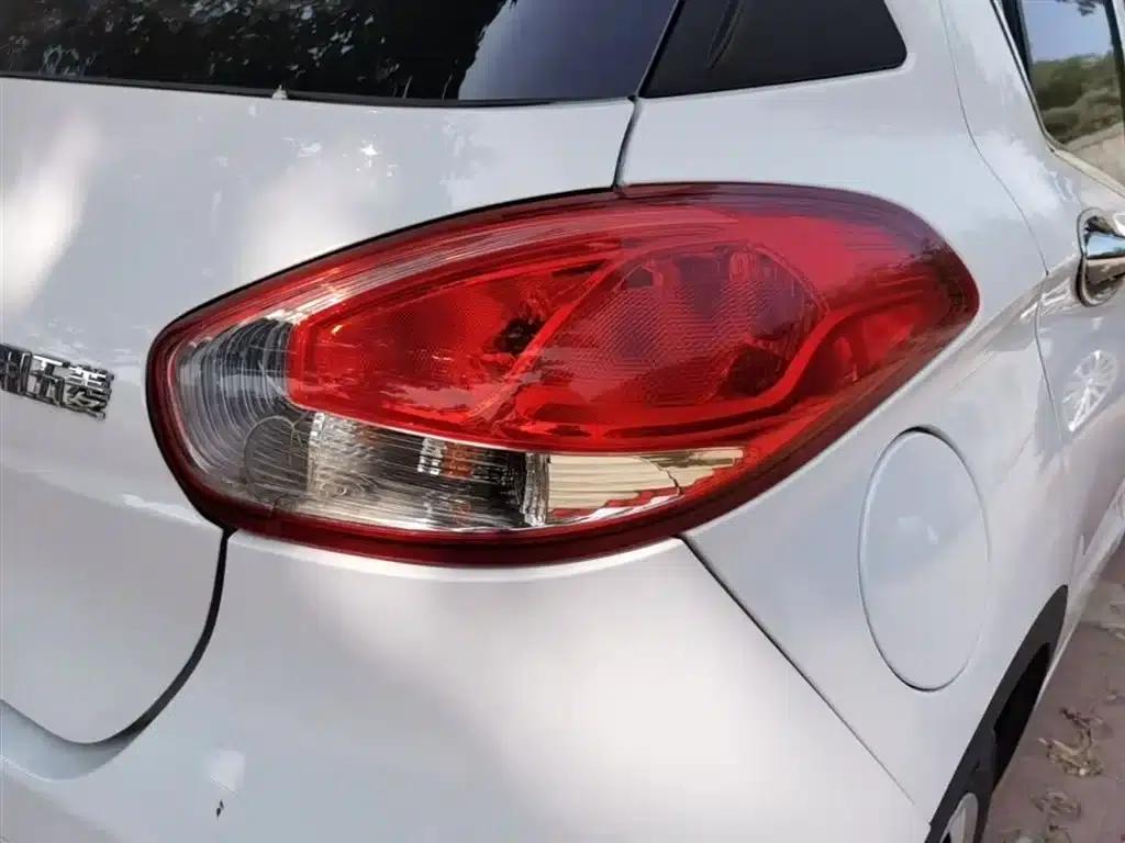 Baojun 310 2016 1.2L Manual Value Edition — миниатюра 8