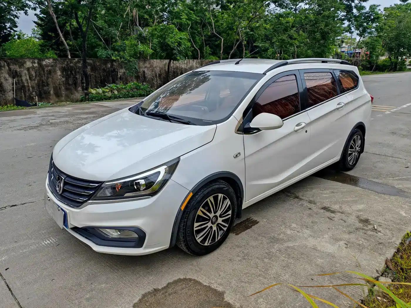 Baojun 310W 2017 1.5L Manual Comfort Model (National V Emission Standard) — миниатюра 1