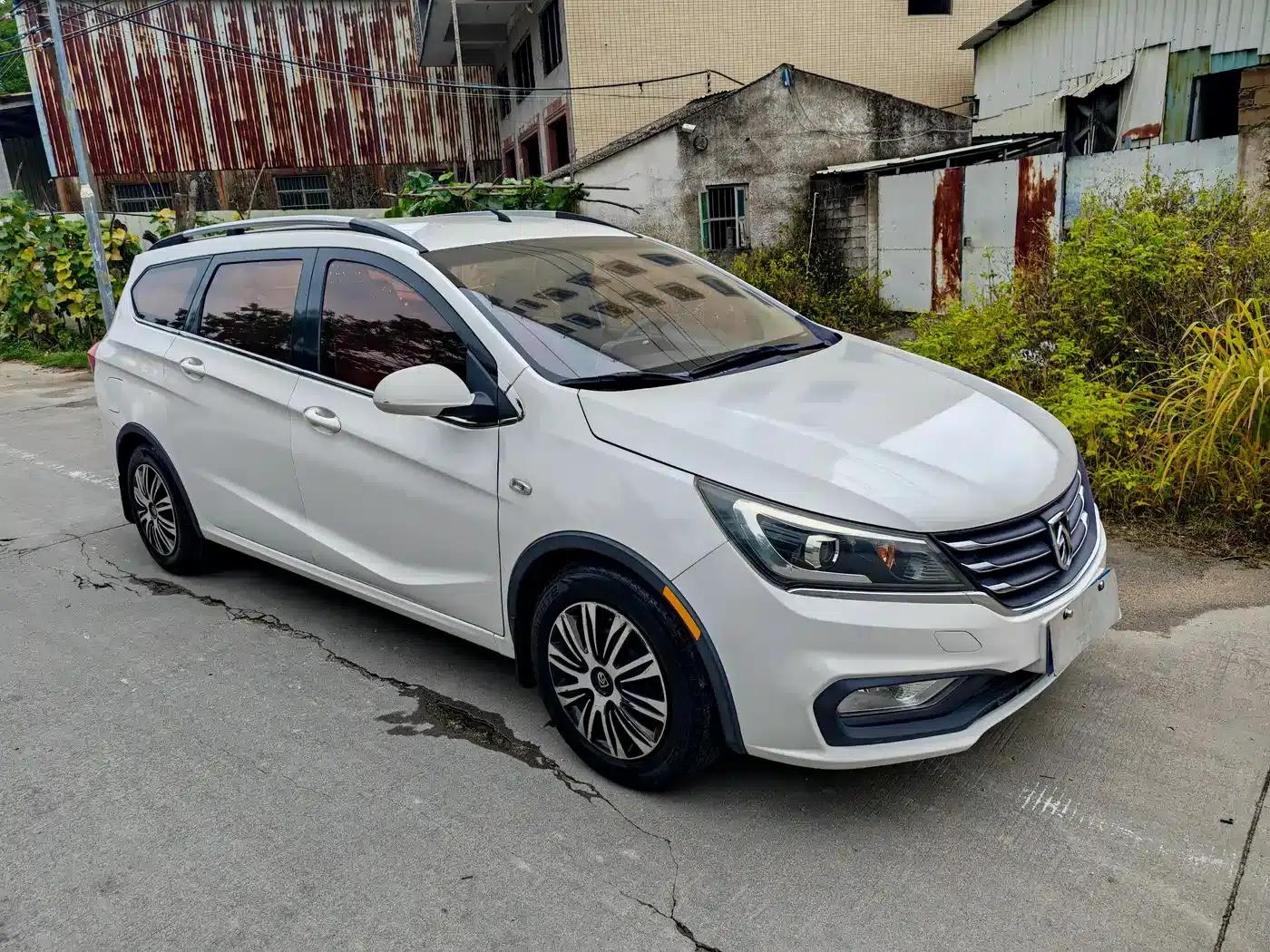 Baojun 310W 2017 1.5L Manual Comfort Model (National V Emission Standard) — миниатюра 2