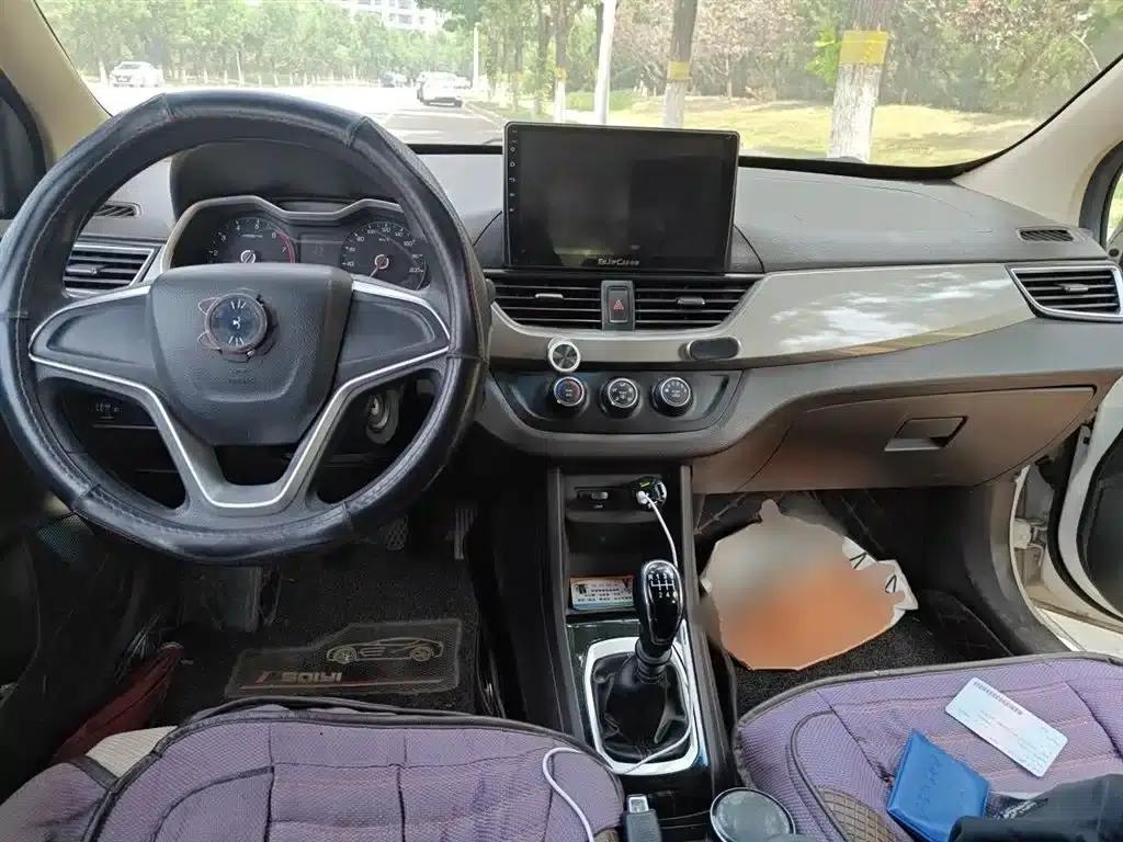 Baojun 310W 2017 1.5L Manual Comfort Model (National VI Emission Standard) — миниатюра 6