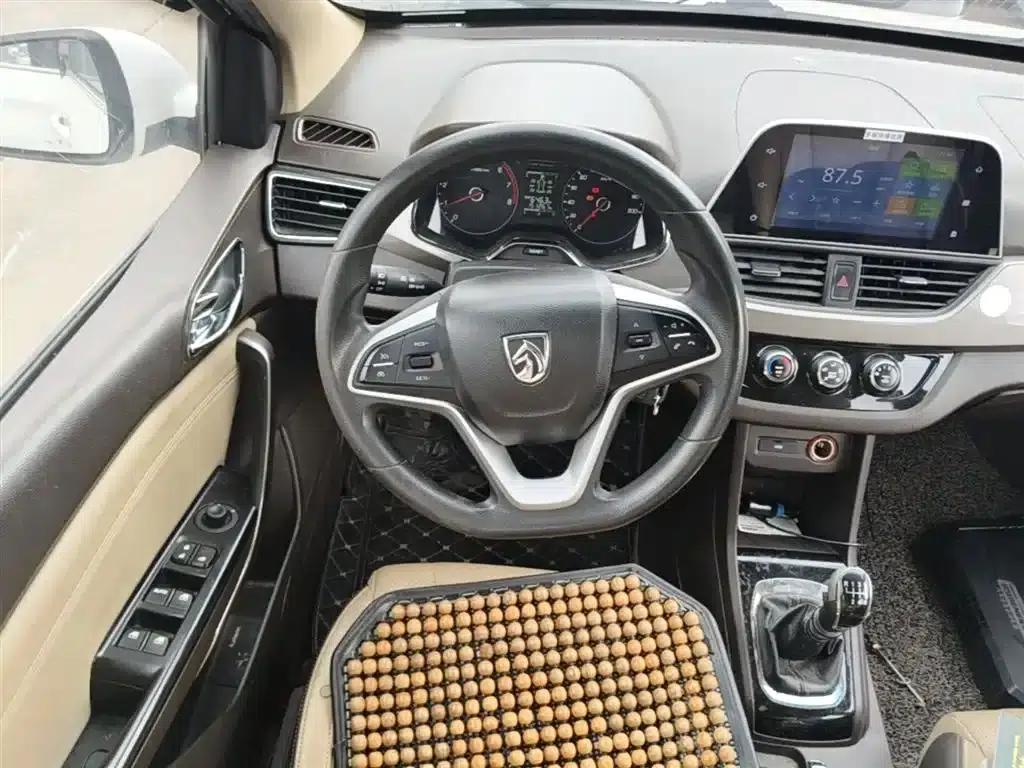 Baojun 310W 2017 1.5L Manual Fashion Edition (National V Emission Standard) — миниатюра 17