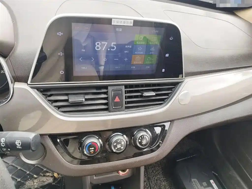 Baojun 310W 2017 1.5L Manual Fashion Edition (National V Emission Standard) — миниатюра 20