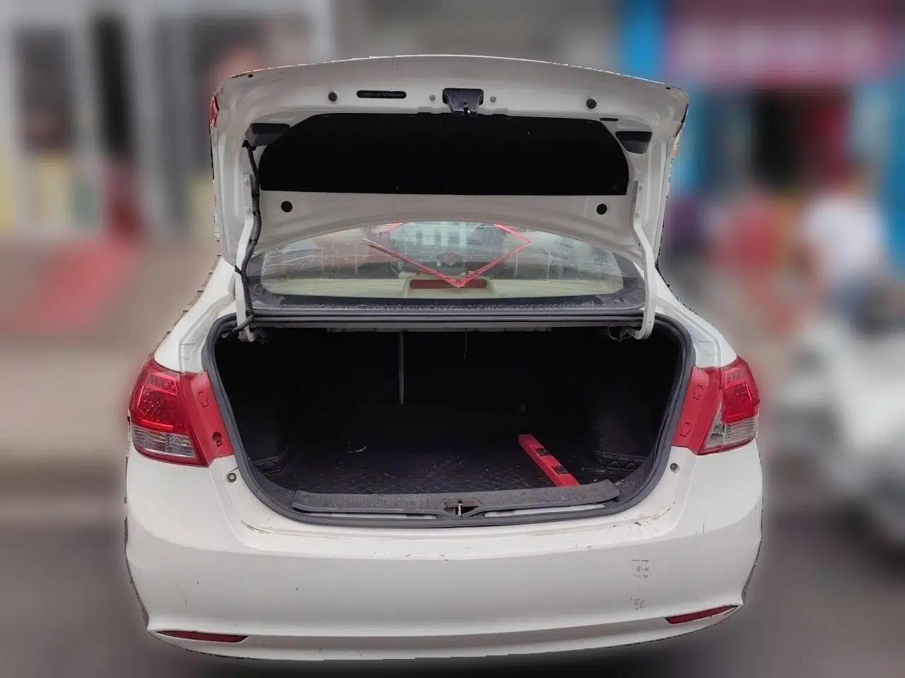 BAIC E Series 2013 Sedan 1.5L Manual Lotte Edition — миниатюра 20