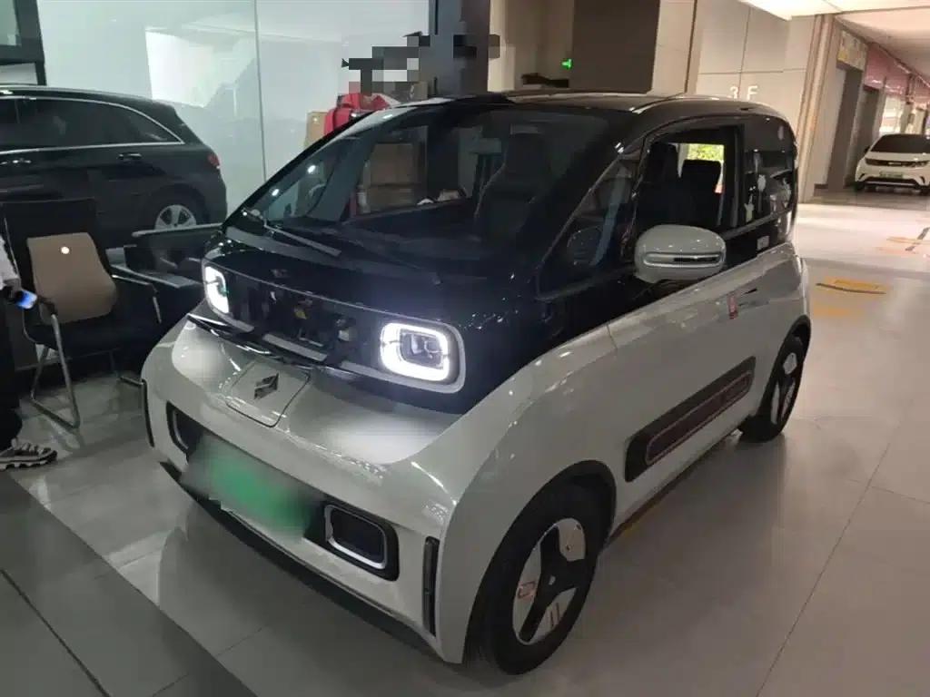 Baojun KiWi EV 2021 Artist Edition Ternary Lithium — миниатюра 1