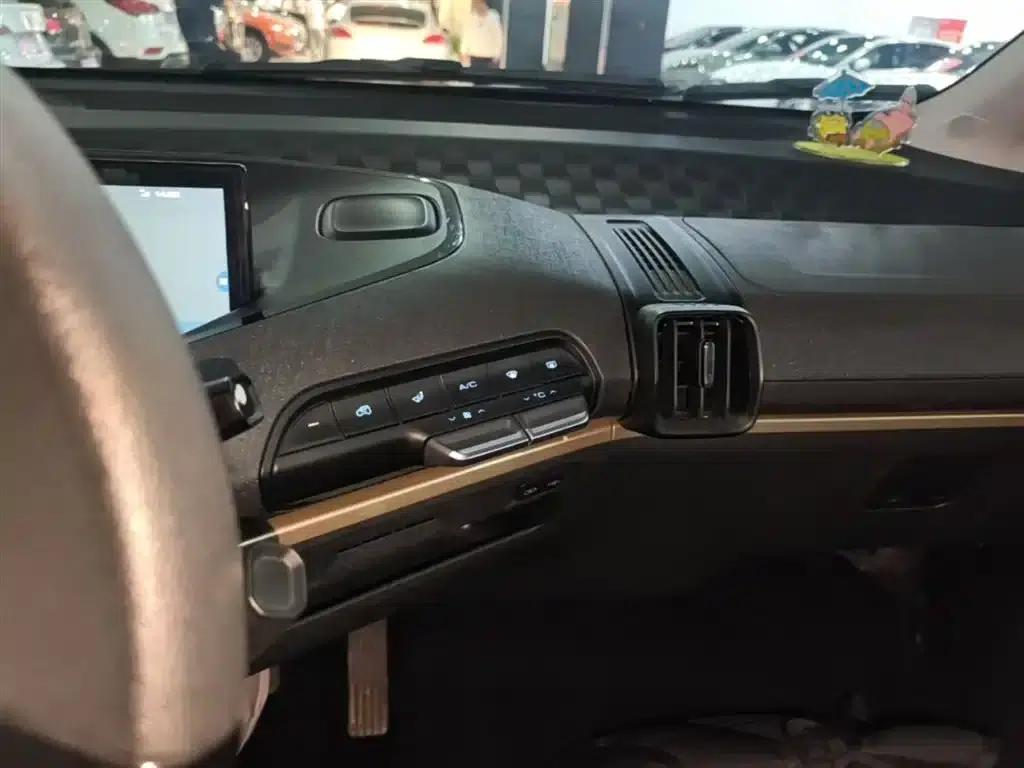 Baojun KiWi EV 2021 Artist Edition Ternary Lithium — миниатюра 13