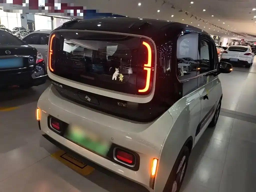 Baojun KiWi EV 2021 Artist Edition Ternary Lithium — миниатюра 7