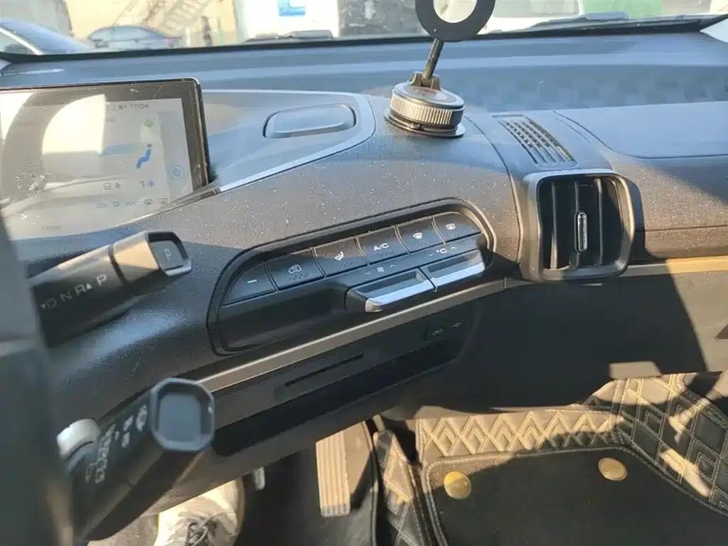 Baojun KiWi EV 2021 Artist Edition Ternary Lithium — миниатюра 13