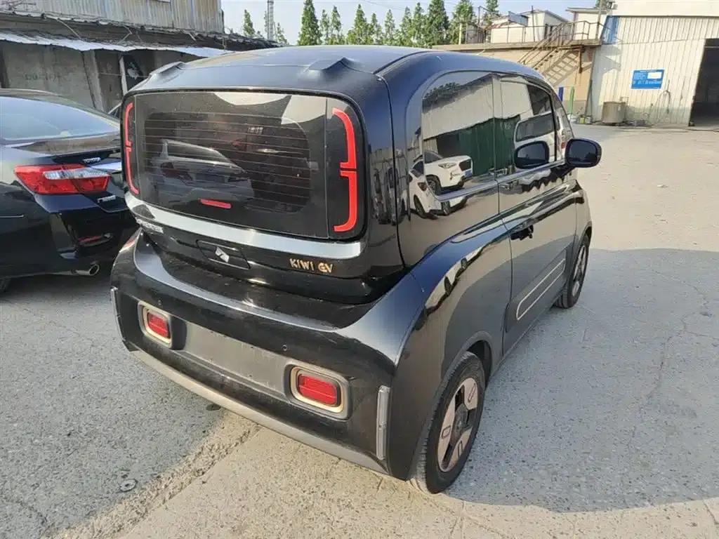Baojun KiWi EV 2021 Artist Edition Ternary Lithium — миниатюра 7