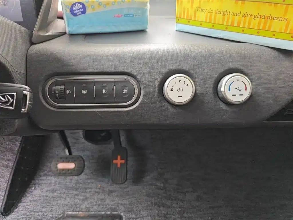 Baojun E100 2019 Model 250KM Smart Edition — миниатюра 10