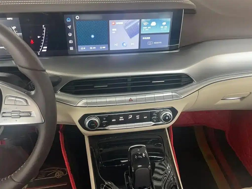Bestune T77 2023 1.5T Automatic Luxury Edition — миниатюра 8