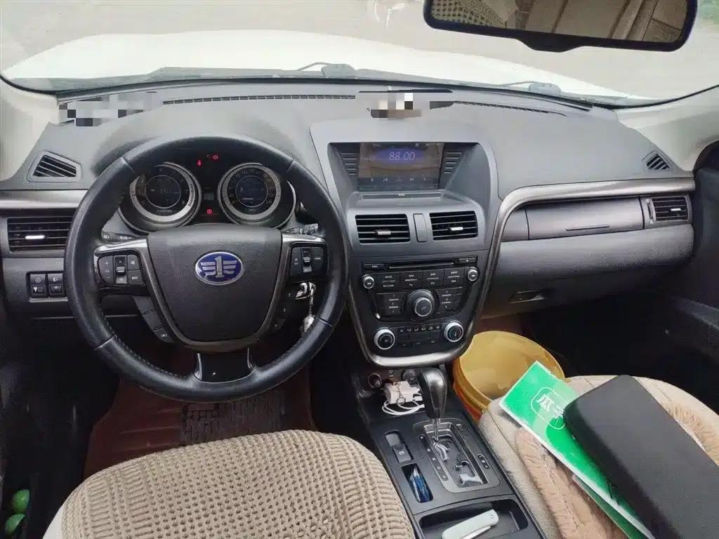 Besturn X80 2015 2.0L Automatic Comfort Anniversary Edition — миниатюра 6