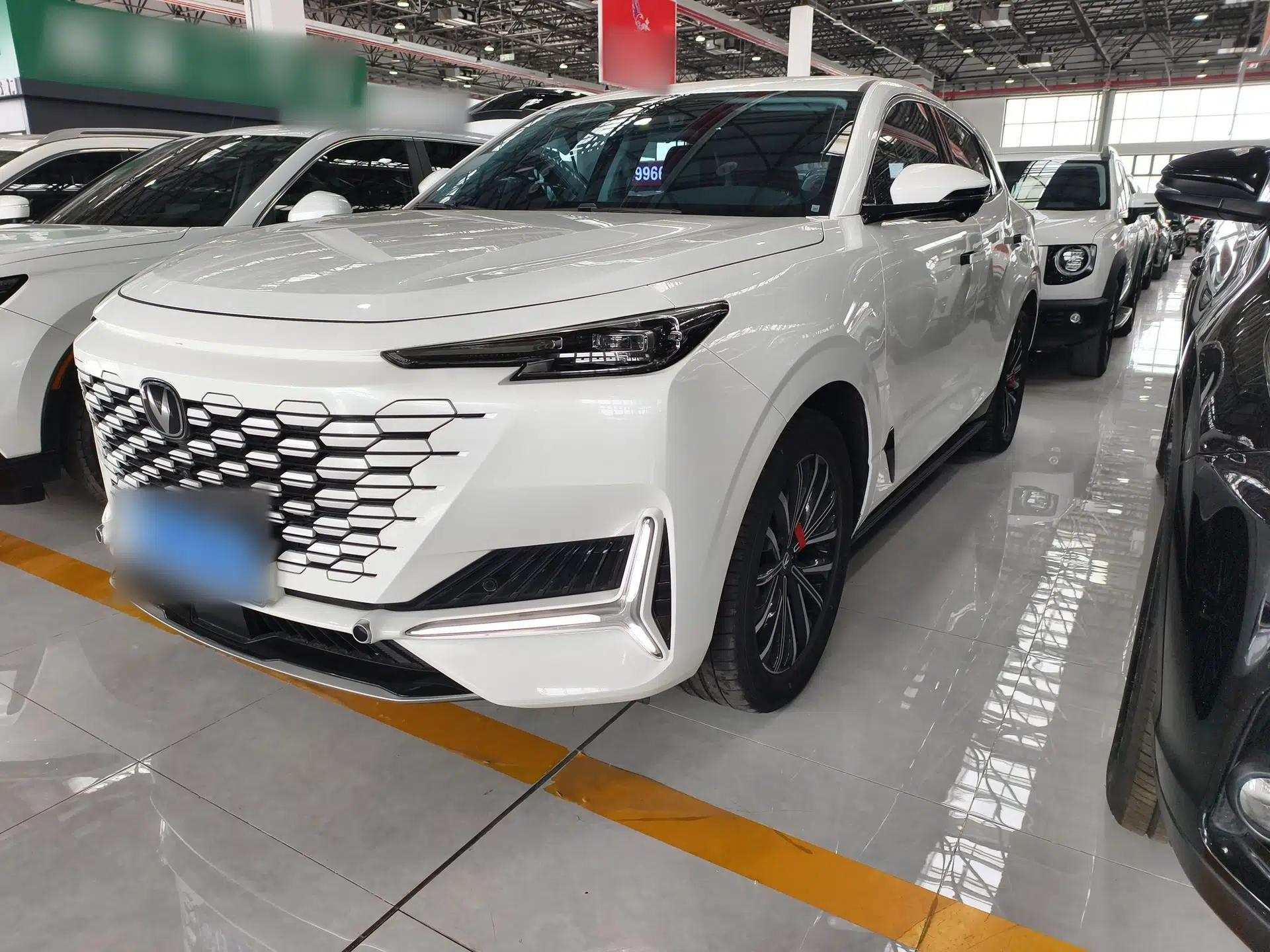 CHANGAN UNI-K 2023 2.0T Two-Wheel Drive Enjoyment Version — миниатюра 1