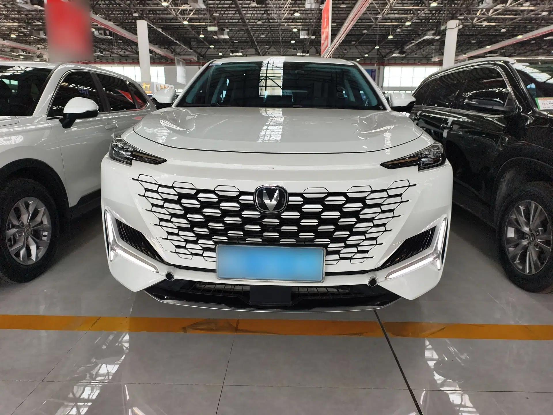 CHANGAN UNI-K 2023 2.0T Two-Wheel Drive Enjoyment Version — миниатюра 2