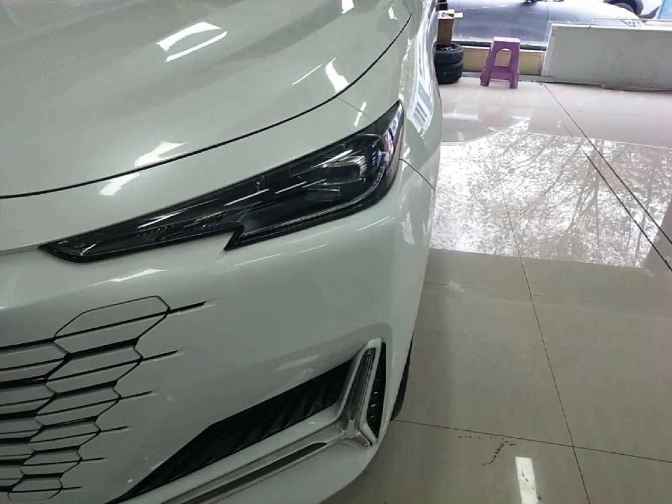 CHANGAN UNI-K 2023 2.0T Two-Wheel Drive YueShang Trim — миниатюра 9