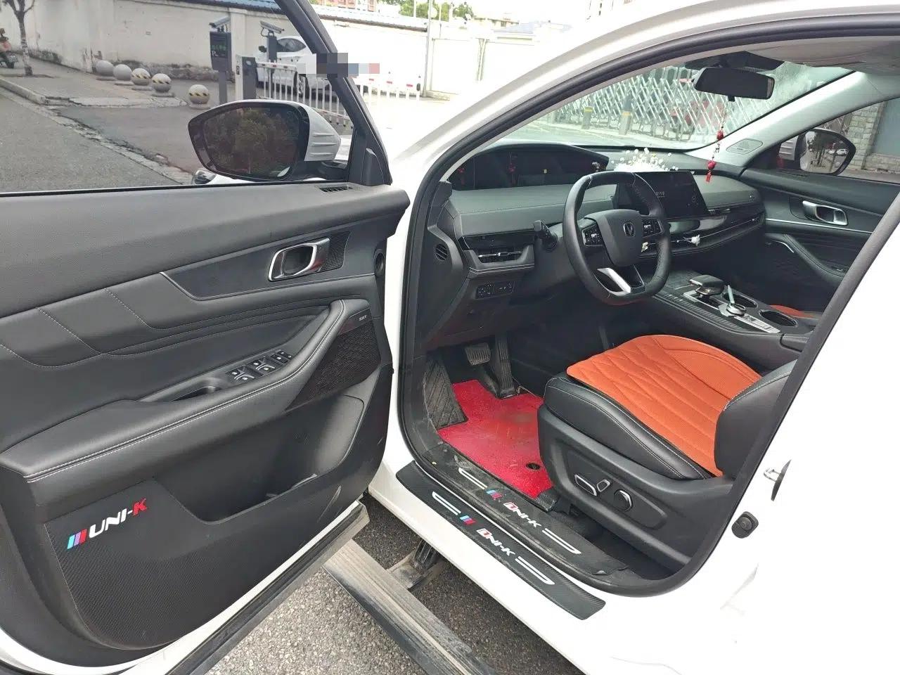 CHANGAN UNI-K 2024 2.0T Two-Wheel Drive YueShang Trim — миниатюра 17