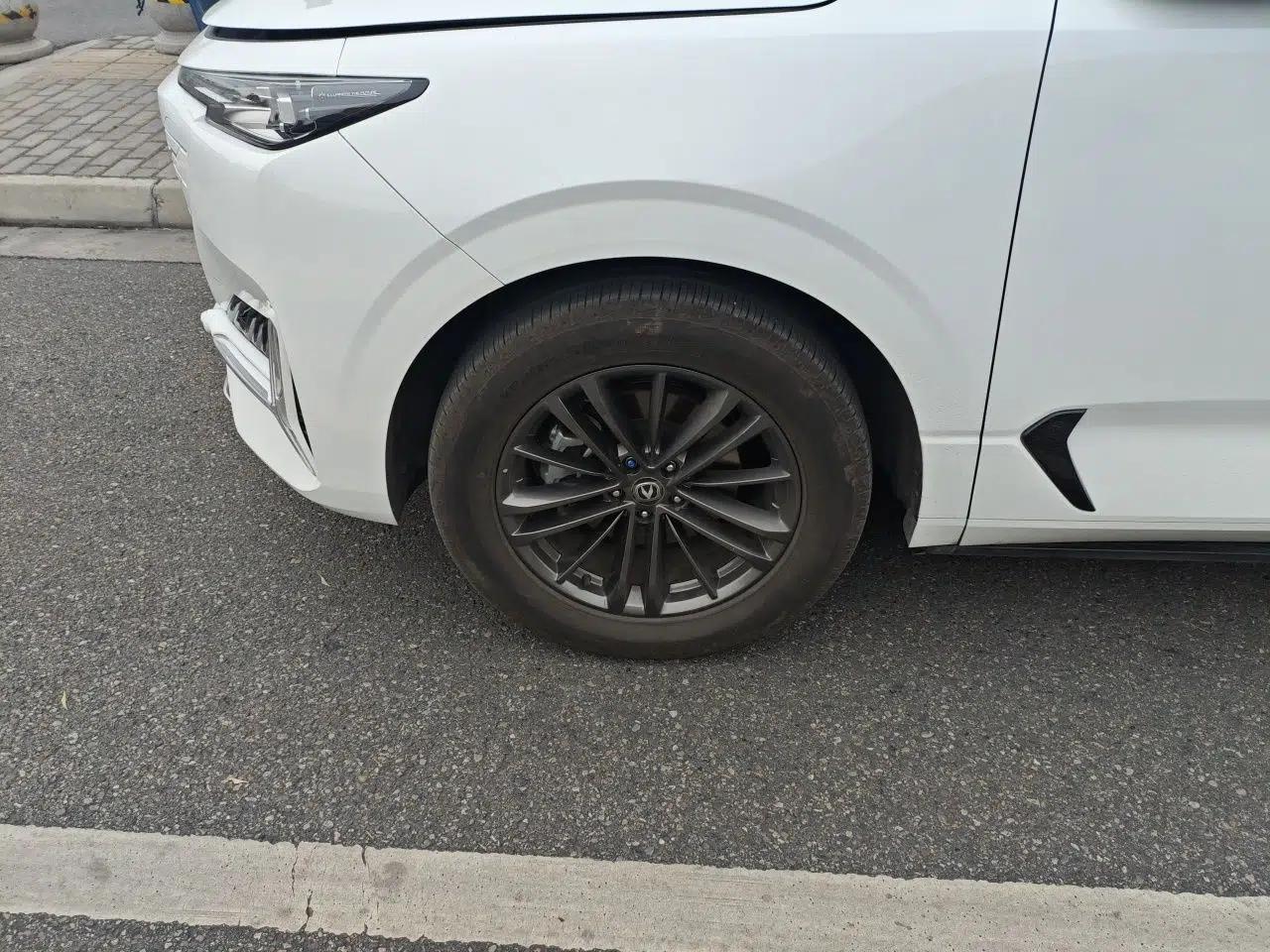 CHANGAN UNI-K 2024 2.0T Two-Wheel Drive YueShang Trim — миниатюра 8