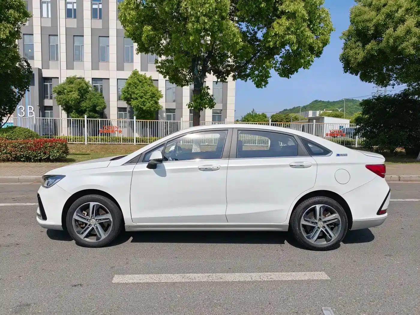 Beijing EU5 2018 R500 Smart Wind Edition — миниатюра 4