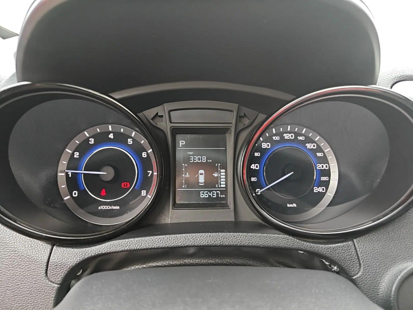 CHANGAN CS15 2016 1.5L Automatic Fashion Edition — миниатюра 12