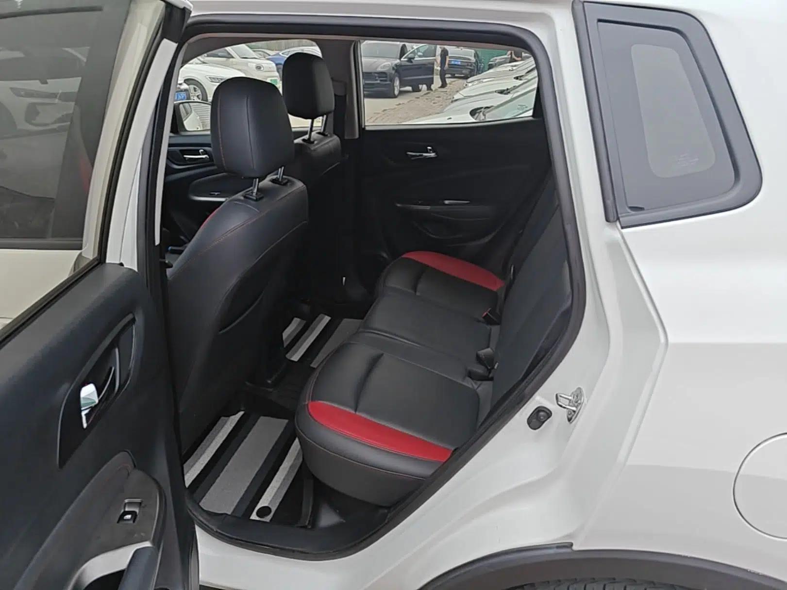 CHANGAN CS15 2016 1.5L Automatic Fashion Edition — миниатюра 17