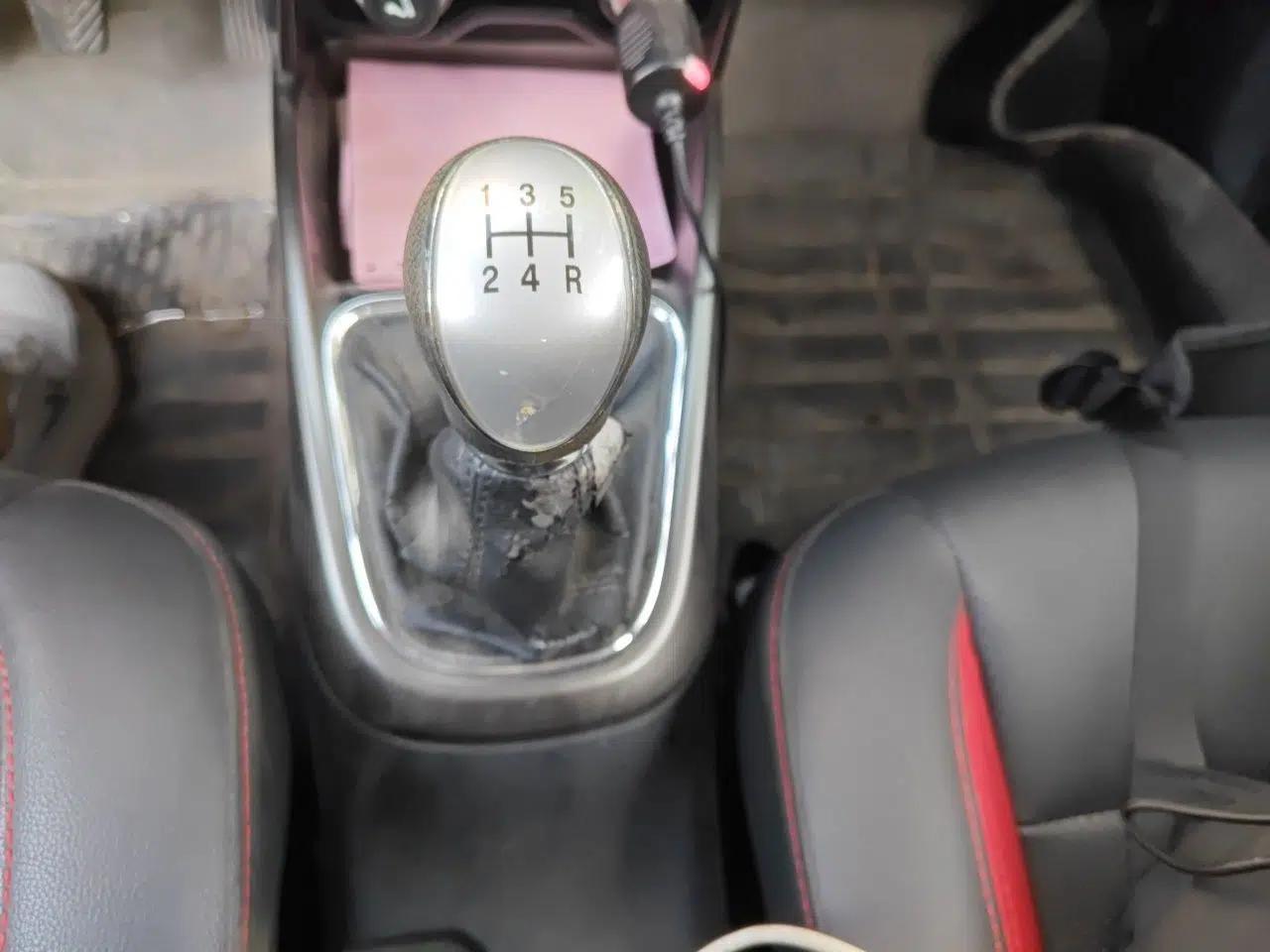 CHANGAN CS15 2016 1.5L Manual Fashion Edition — миниатюра 11