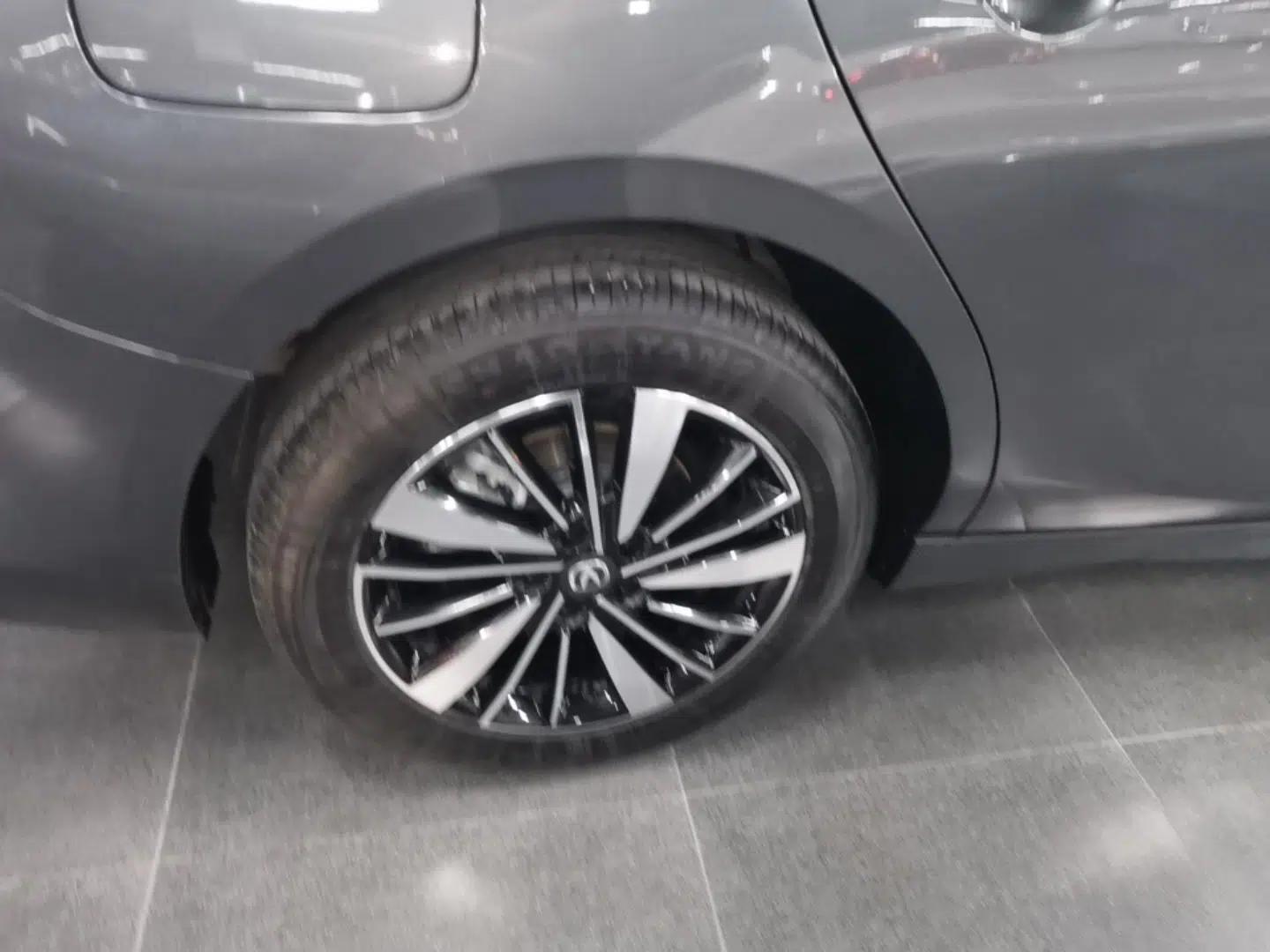 CHANGAN Eado PHEV 2025 Smart New Blue Whale 145KM Battleship Edition — миниатюра 10