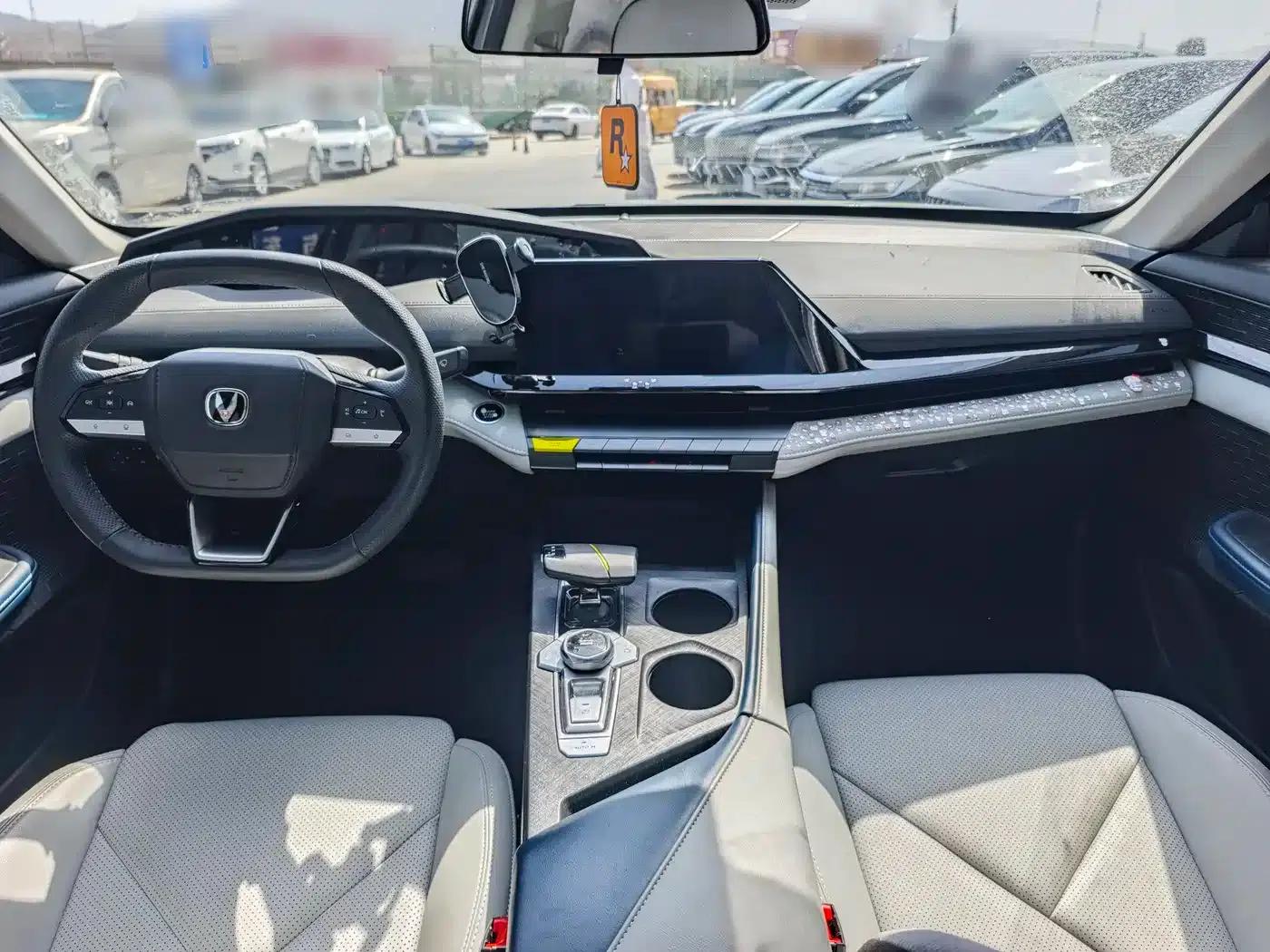 Changan UNI-V Smart Electric iDD 2023 Model, Smart Electric iDD 1.5T, 113km/h Smart Cool Edition — миниатюра 7