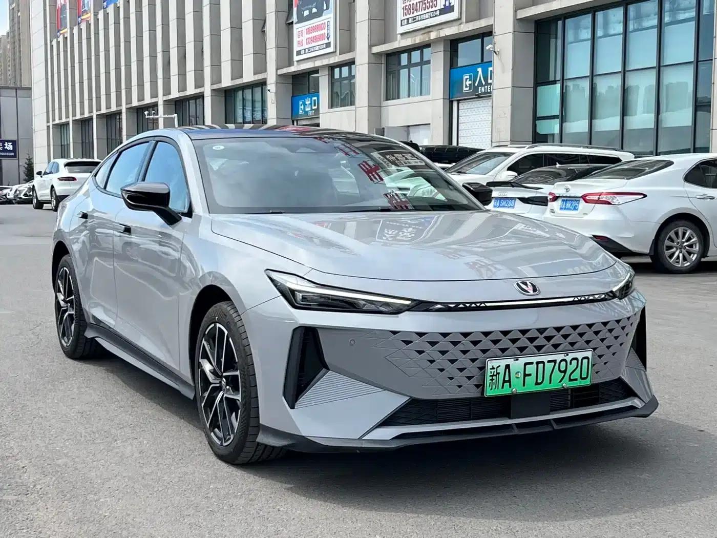 Changan UNI-V Smart Electric iDD 2024 Model Blue Whale Smart Electric iDD 136km Premium Edition — миниатюра 2