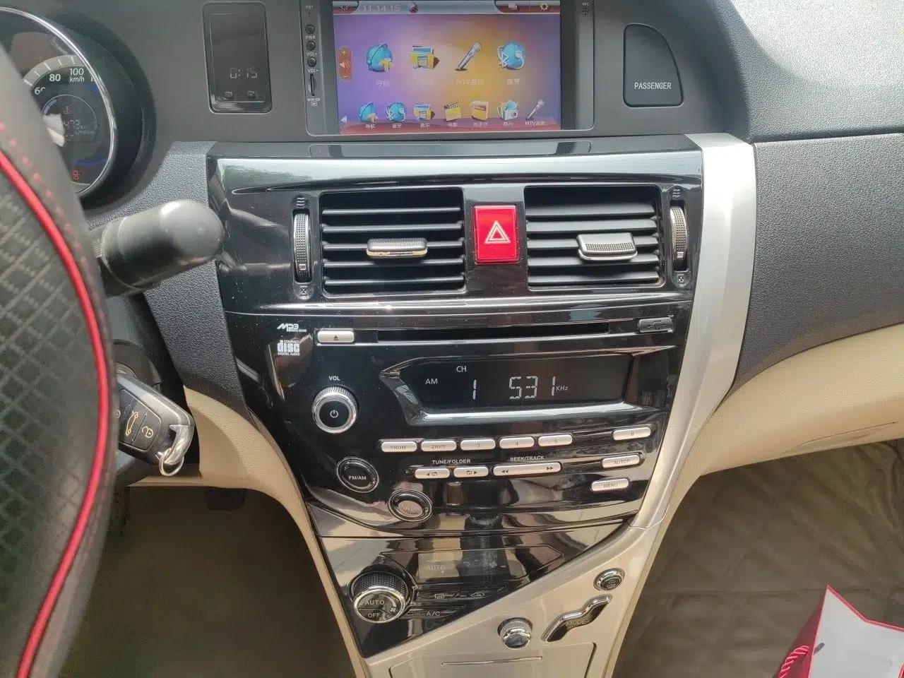 Great Wall C30 2013 1.5L Manual Luxury Model — миниатюра 14