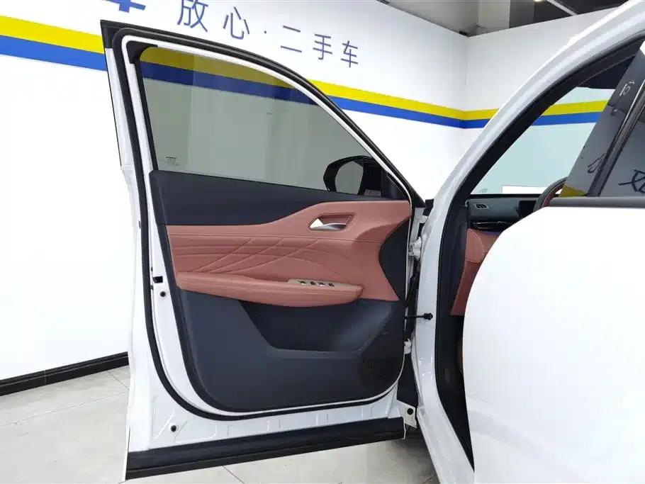 Changan UNI-Z New Energy 2024 Blue Whale Smart Electric iDD 125km Excellent Edition — миниатюра 7