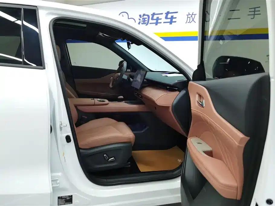 Changan UNI-Z New Energy 2024 Blue Whale Smart Electric iDD 125km Excellent Edition — миниатюра 8