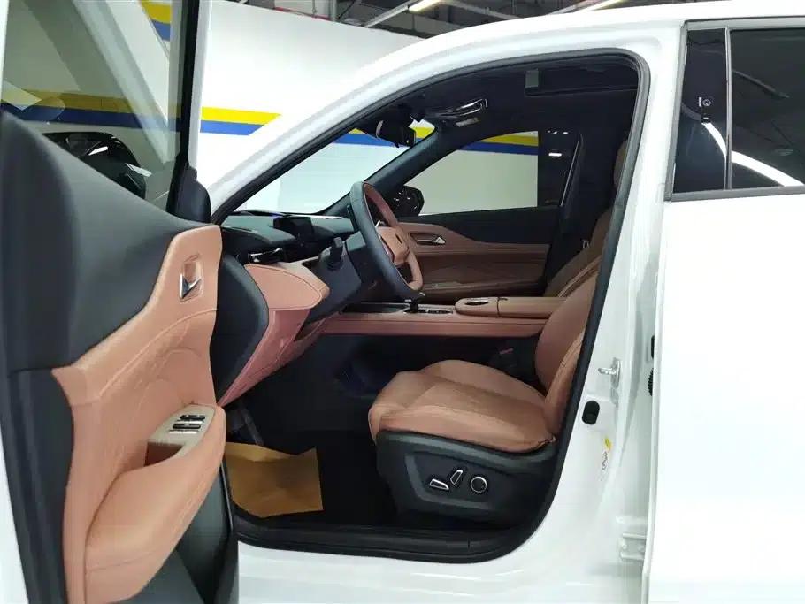 Changan UNI-Z New Energy 2024 Blue Whale Smart Electric iDD 125km Excellent Edition — миниатюра 9