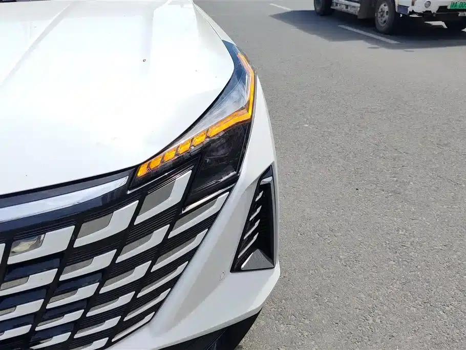 Changan UNI-Z New Energy 2024 Blue Whale Smart Electric iDD 125km Excellent Edition — миниатюра 5