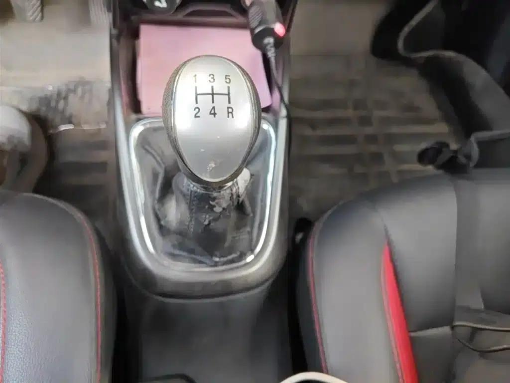 Changan CS15 2016 1.5L Manual Fashion Edition — миниатюра 11