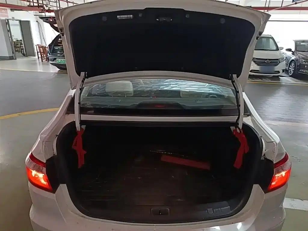 Yuexiang V7 2015 1.6L Manual Enjoyment Edition (National V Emission Standard) — миниатюра 19