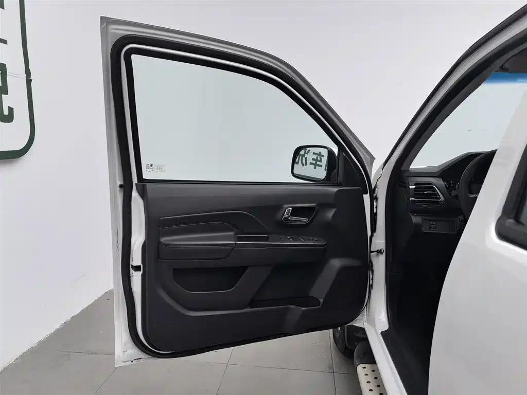 Wingle 5 2017 2.4L European Version Gasoline 2WD Elite Model with Large Double Cab 4G69S4N — миниатюра 8