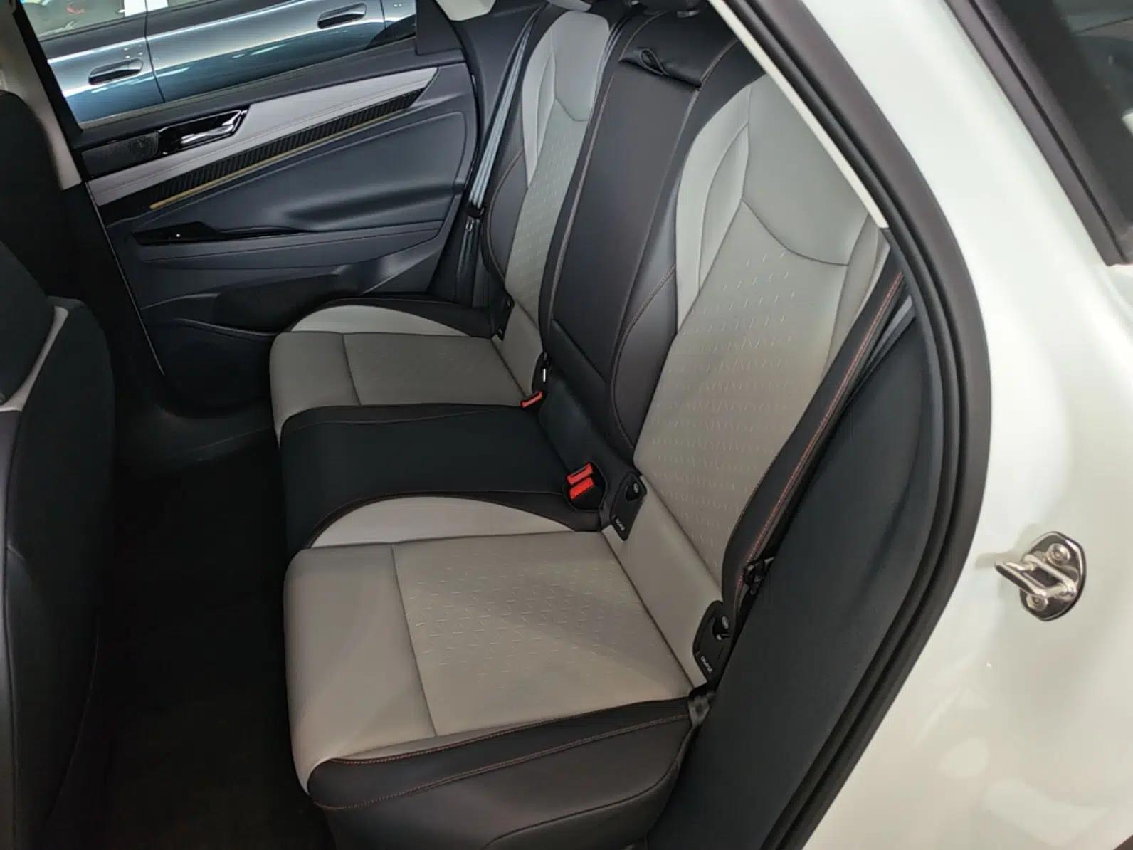 Volkswagen ID.7 VIZZION 2024 AIR model — миниатюра 20