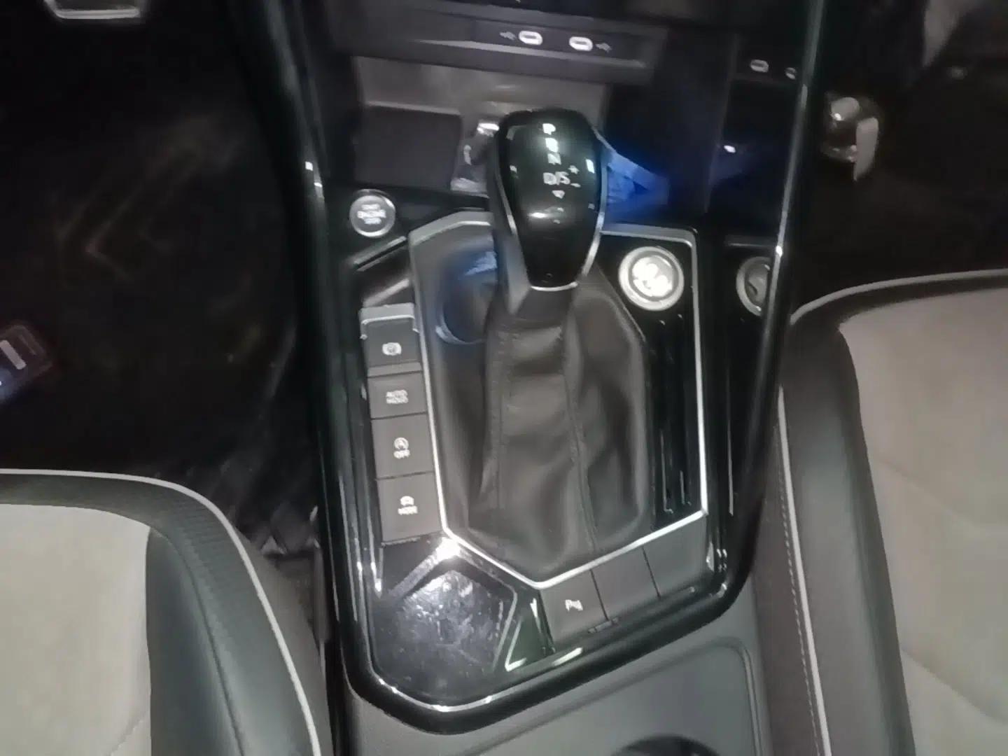Volkswagen Tayron X 2020 330TSI Two-Wheel Drive Luxury Smart Connectivity Version — миниатюра 16