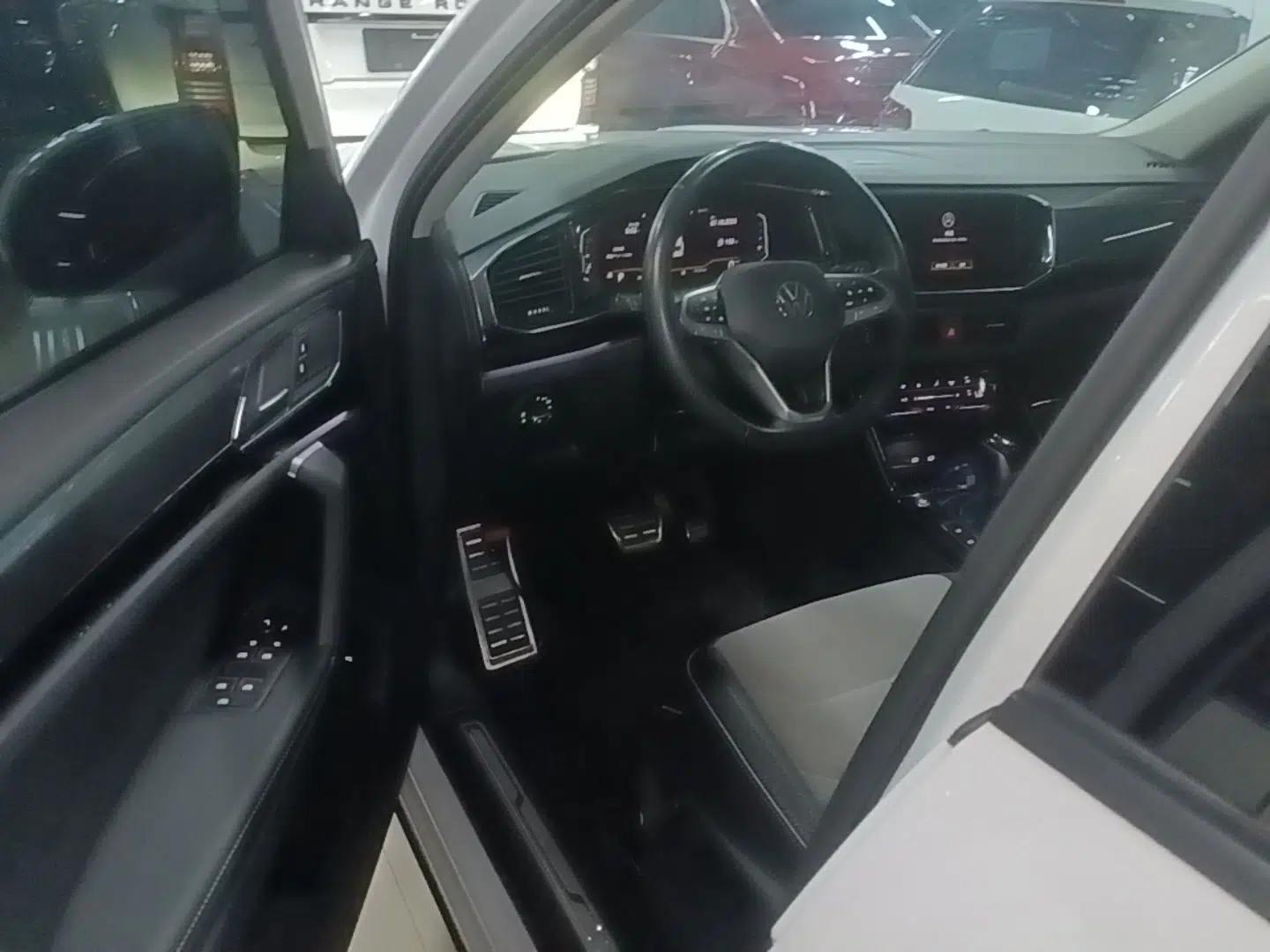 Volkswagen Tayron X 2020 330TSI Two-Wheel Drive Luxury Smart Connectivity Version — миниатюра 18