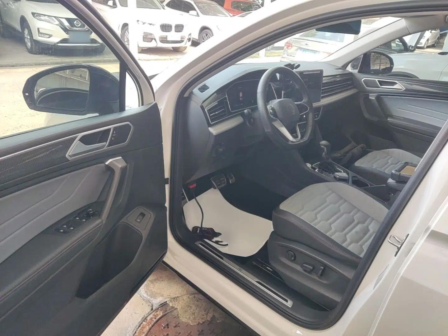 Volkswagen Tiguan X 2022 330TSI Two-Wheel-Drive Flagship Edition — миниатюра 19