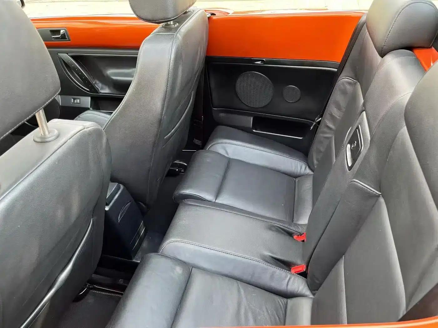 2010 Volkswagen Beetle 2.0 BlackOrange Convertible Luxury Edition — миниатюра 7