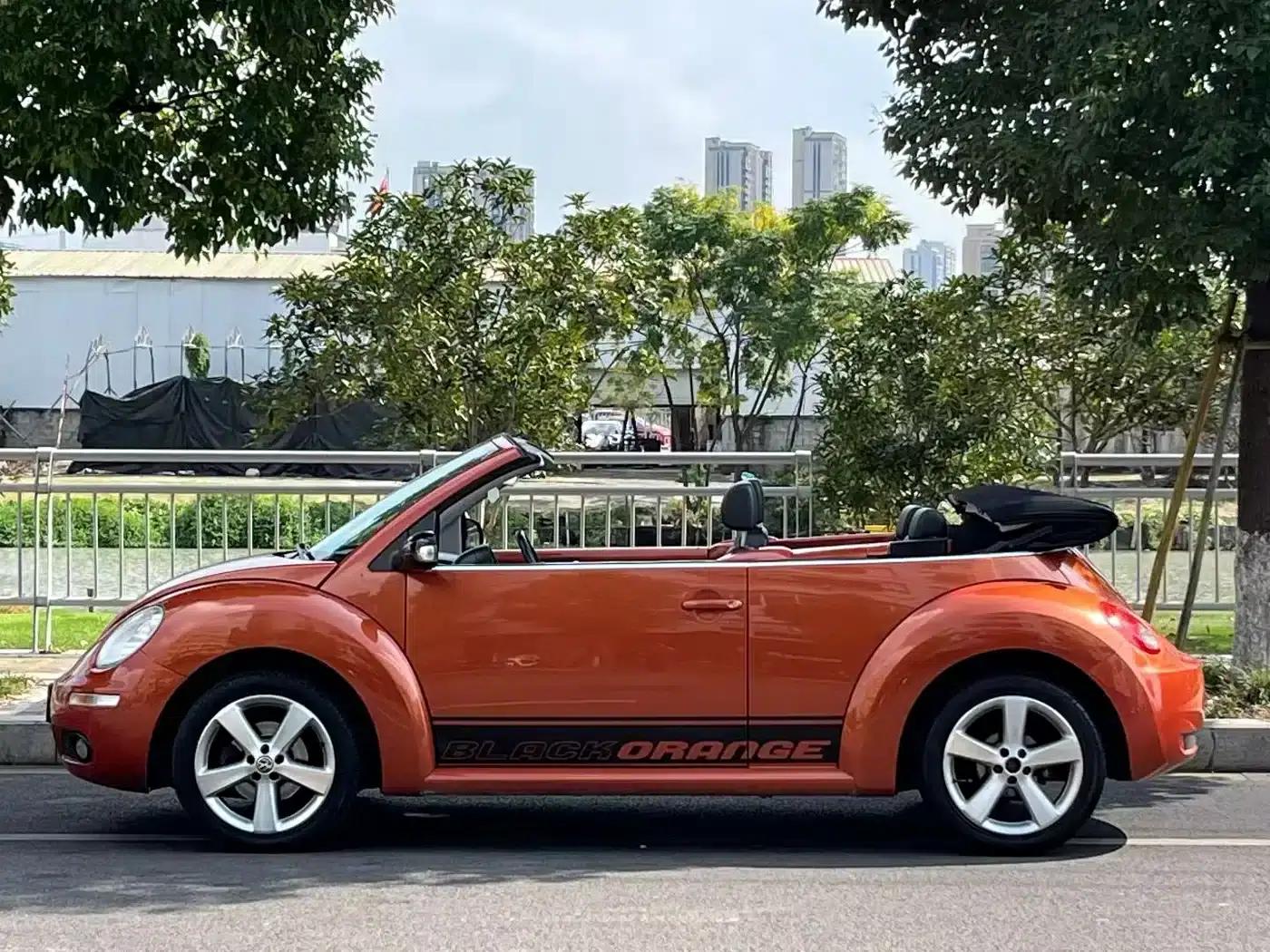 2010 Volkswagen Beetle 2.0 BlackOrange Convertible Luxury Edition — миниатюра 8