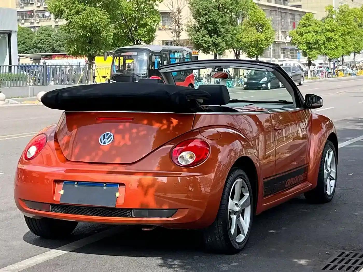 2010 Volkswagen Beetle 2.0 BlackOrange Convertible Luxury Edition — миниатюра 9